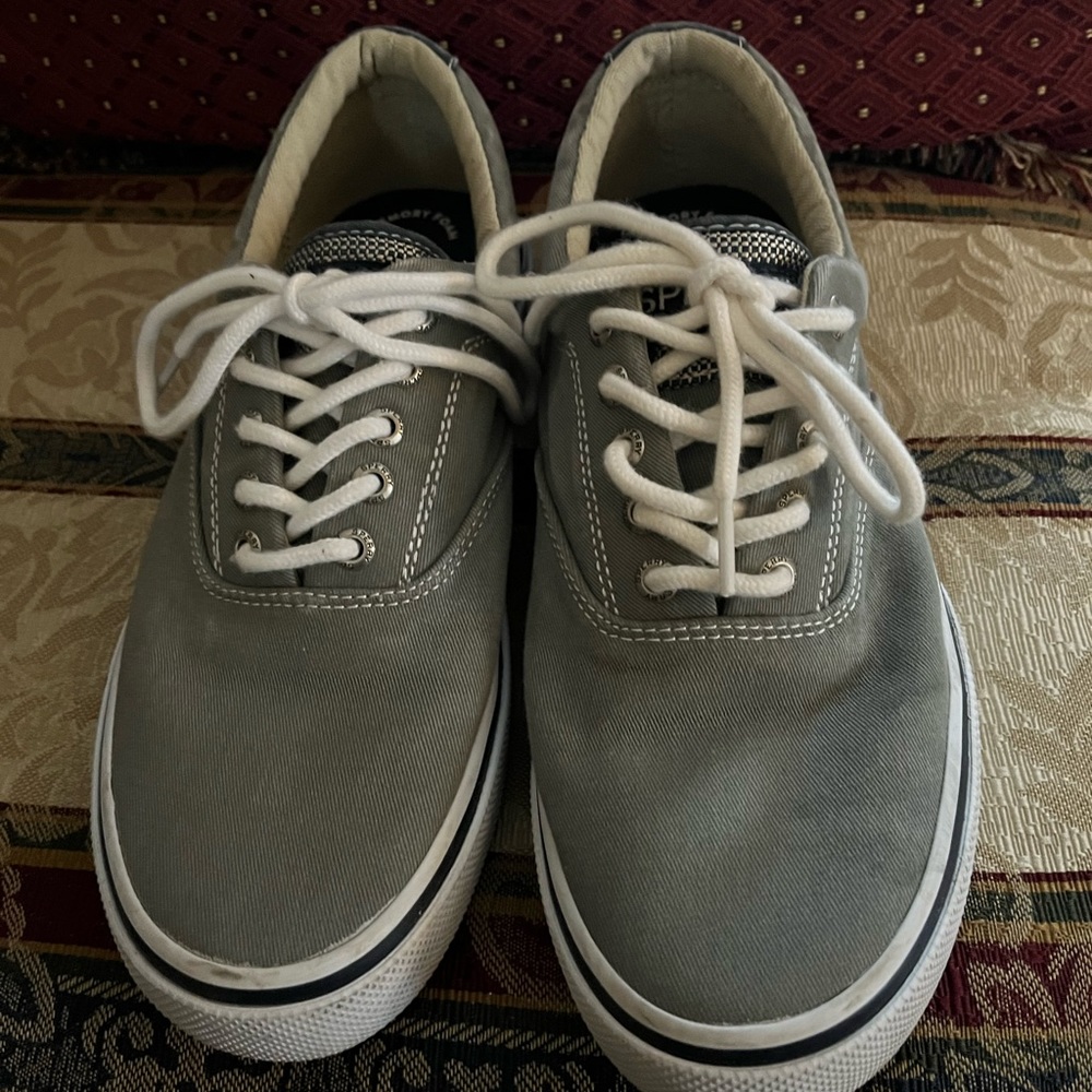 Sperry men’s shoes in grey. Size 8